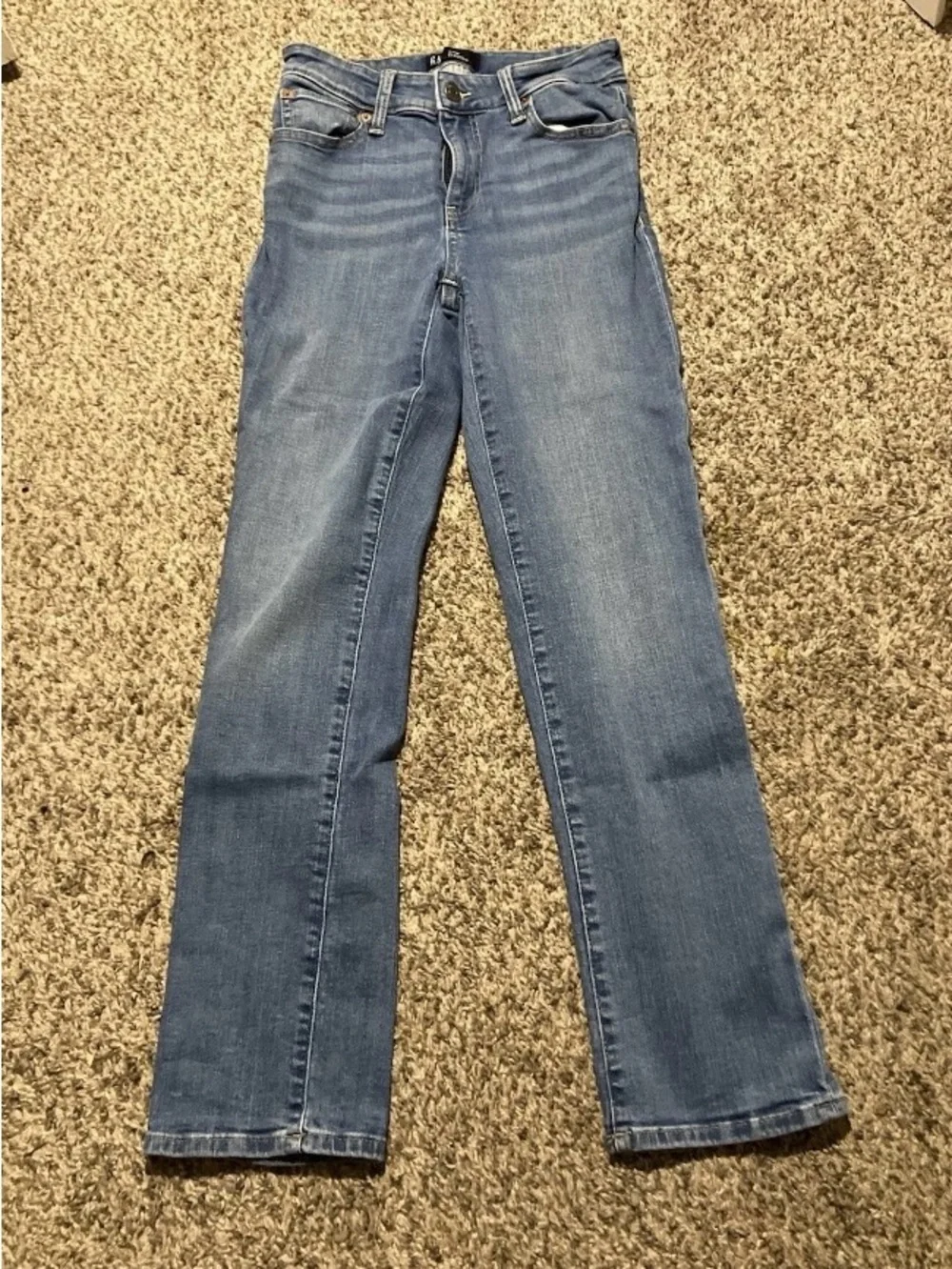 GAP Women’s Light Blue Straight-Leg Jeans Size 2/26R